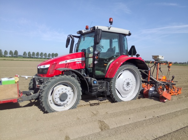 massey ferguson 5713s zaaien